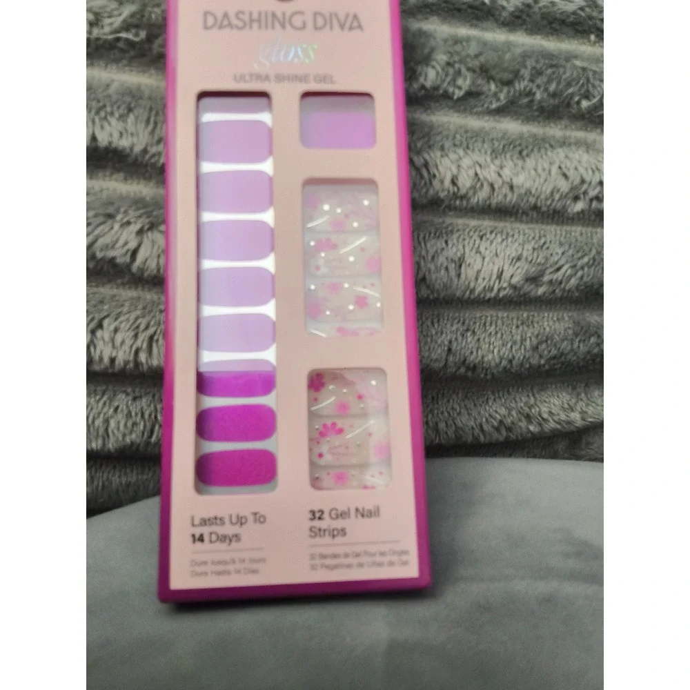 NIP Dashing Diva Gel Nail Strips in Fleur Flair